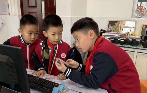 少年硅谷创客教室在山东东营市、云南昆明市、甘肃陇南市、贵州黔东南州及北京东城区中小学投入使用