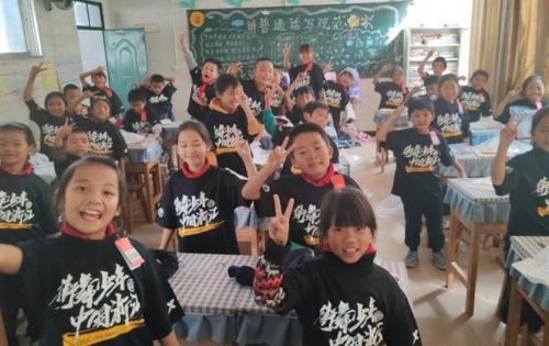 中国下一代教育基金会爱起航公益项目 向全国6省市自治区捐赠运动鞋服助力全国学子追逐梦想